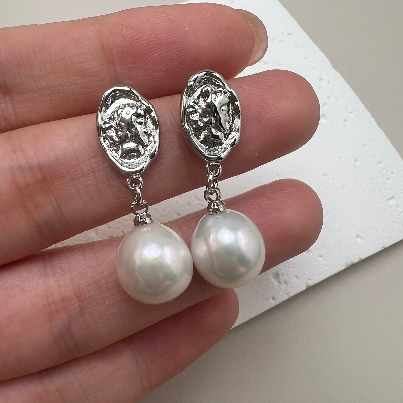 Natural Freshwater Pearl Cameo Earrings - 18K Gold Plated (Gold/Silver Finish) - 图片 6