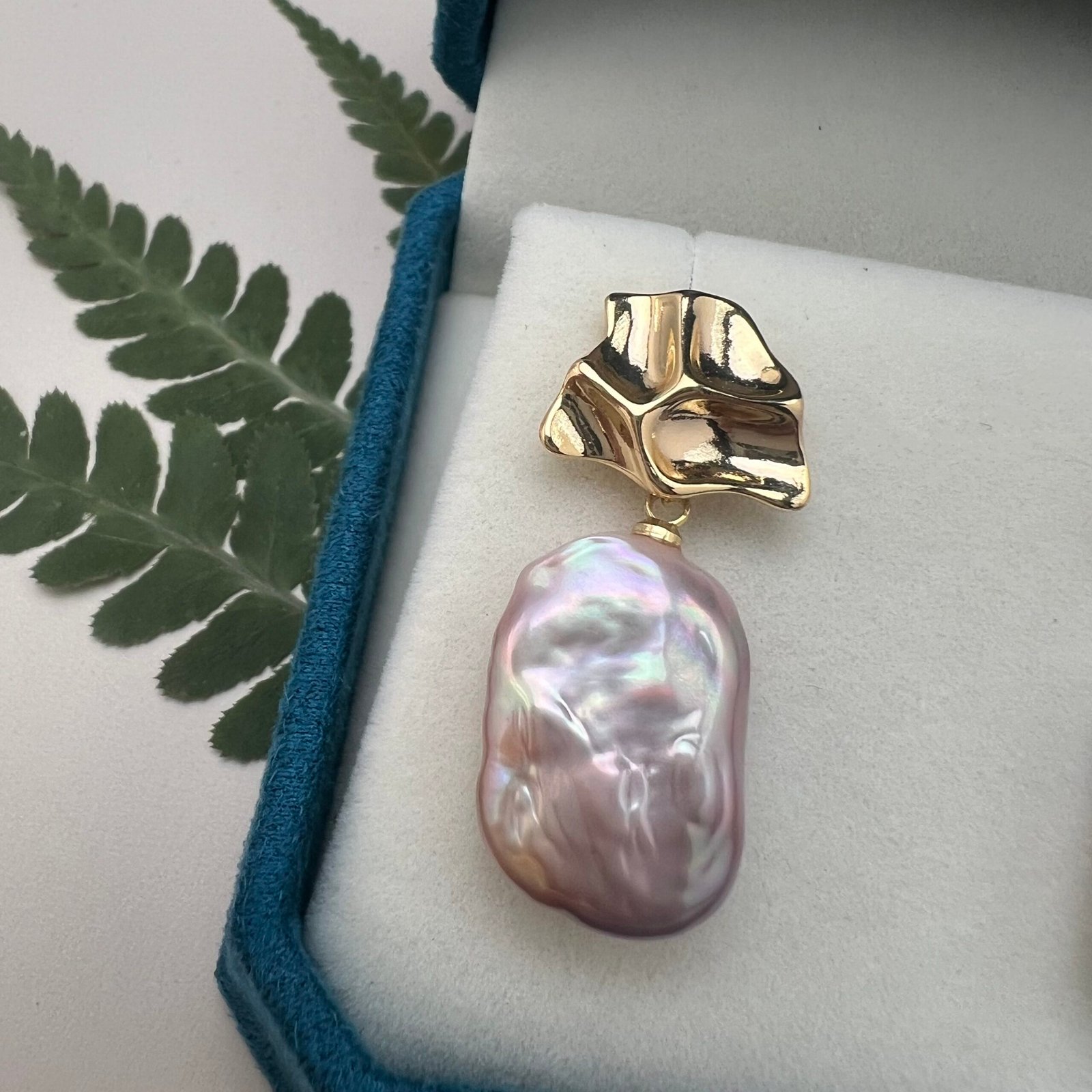 Aurora Baroque Pearl Drop Earrings | Gold-Plated Silver Finish - 图片 4