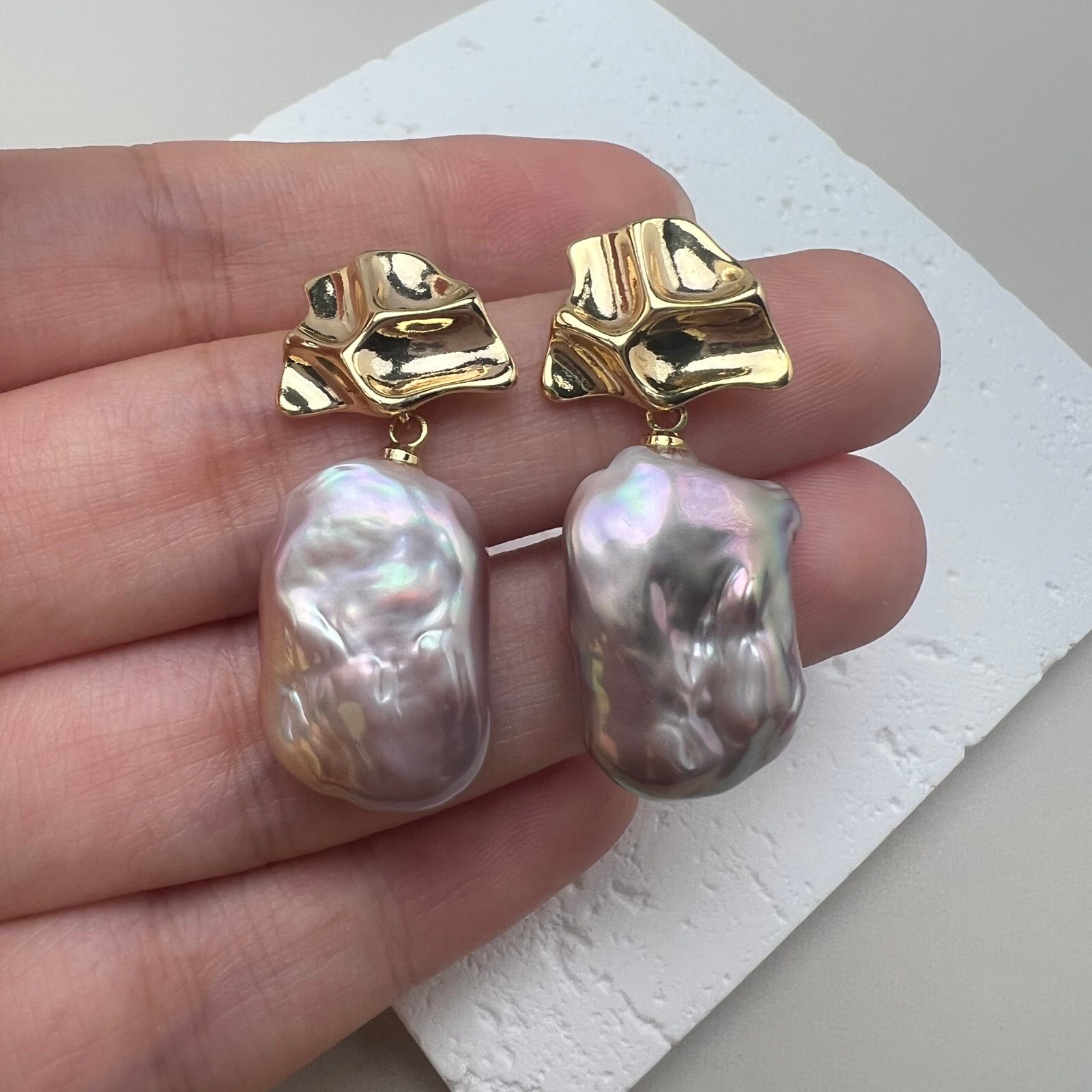 Aurora Baroque Pearl Drop Earrings | Gold-Plated Silver Finish - 图片 5