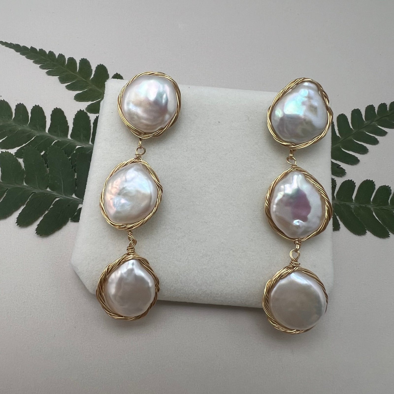 Long Baroque Pearl Dangle Earrings | Handwired Gold Statement Design - 图片 3