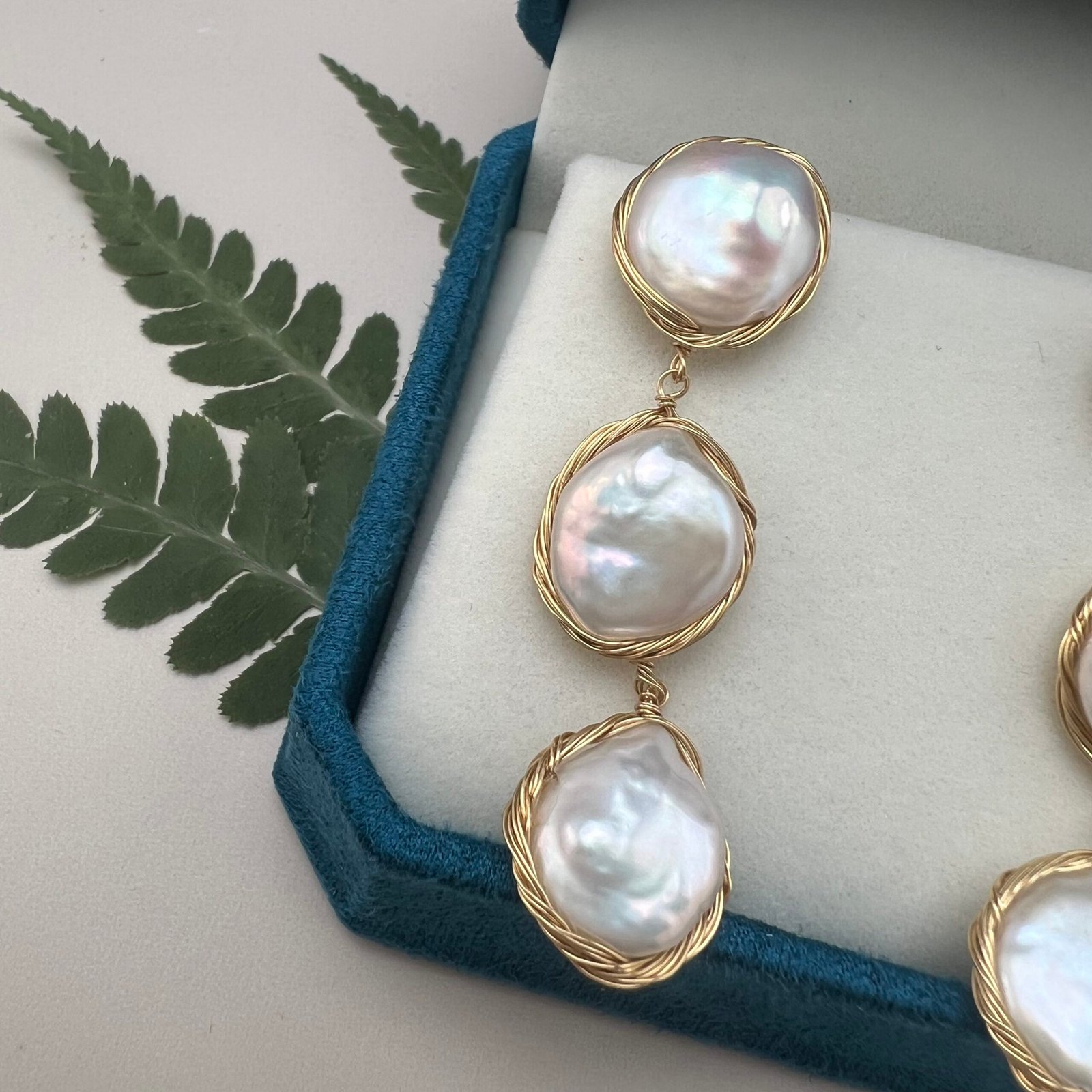 Long Baroque Pearl Dangle Earrings | Handwired Gold Statement Design - 图片 4