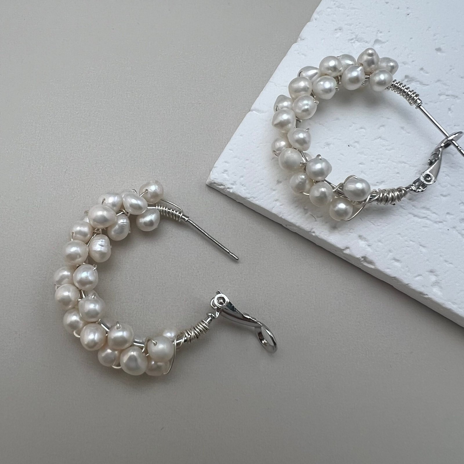 Hand-Strung Pearl C-Hoop Earrings | Delicate Gold-Plated Design - 图片 2