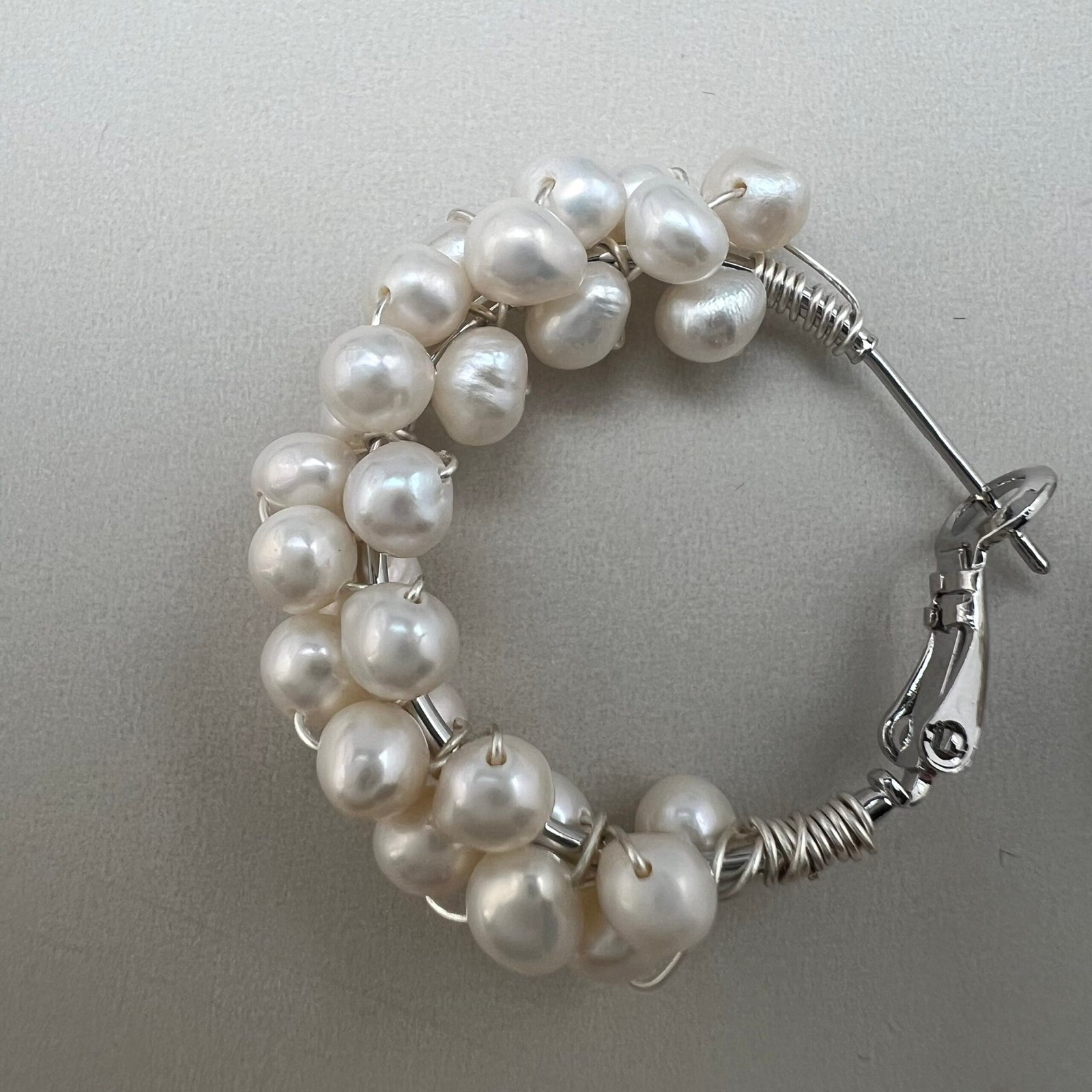 Hand-Strung Pearl C-Hoop Earrings | Delicate Gold-Plated Design - 图片 5